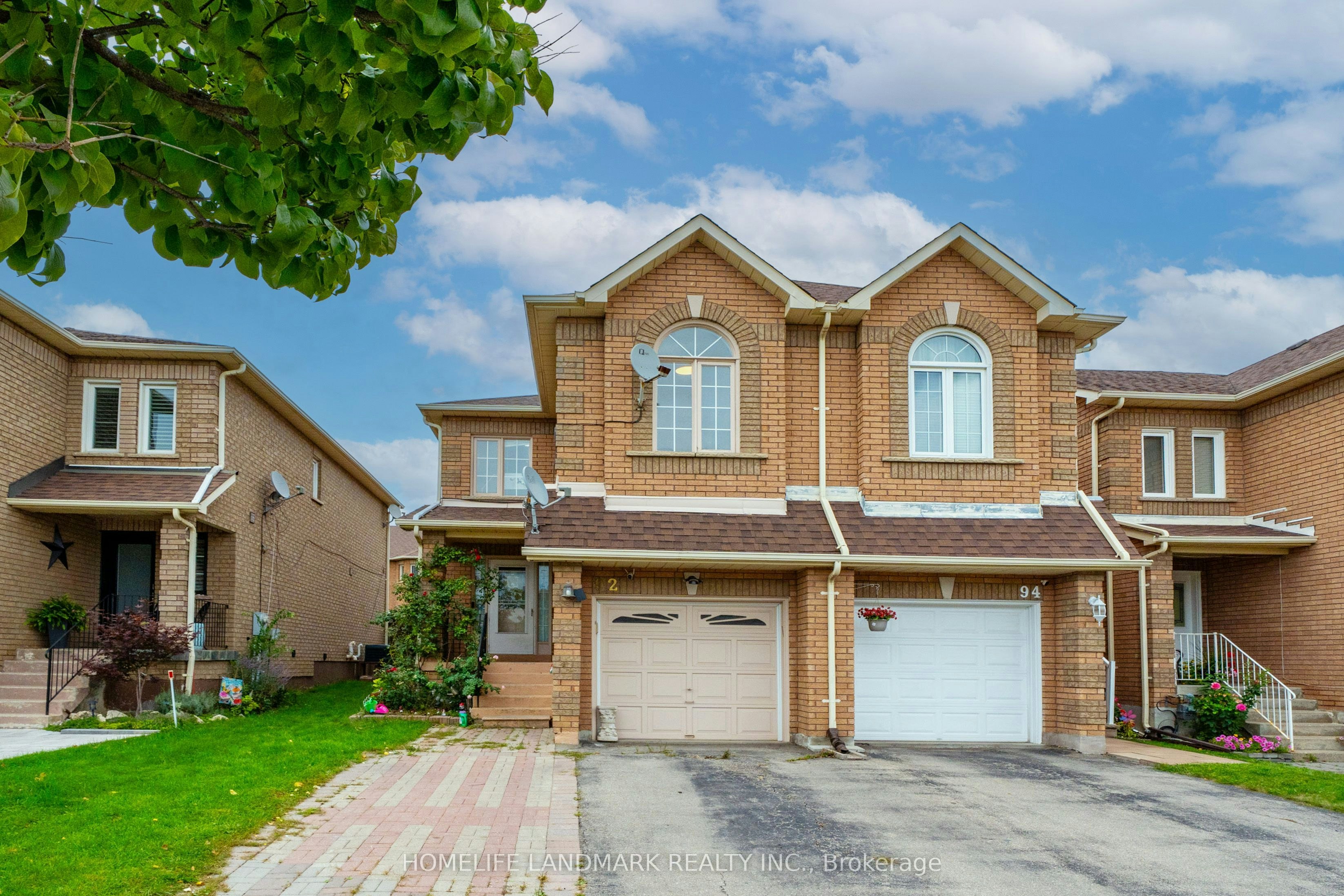 92 Denton Circle, Vaughan, ON, L6A 2N4