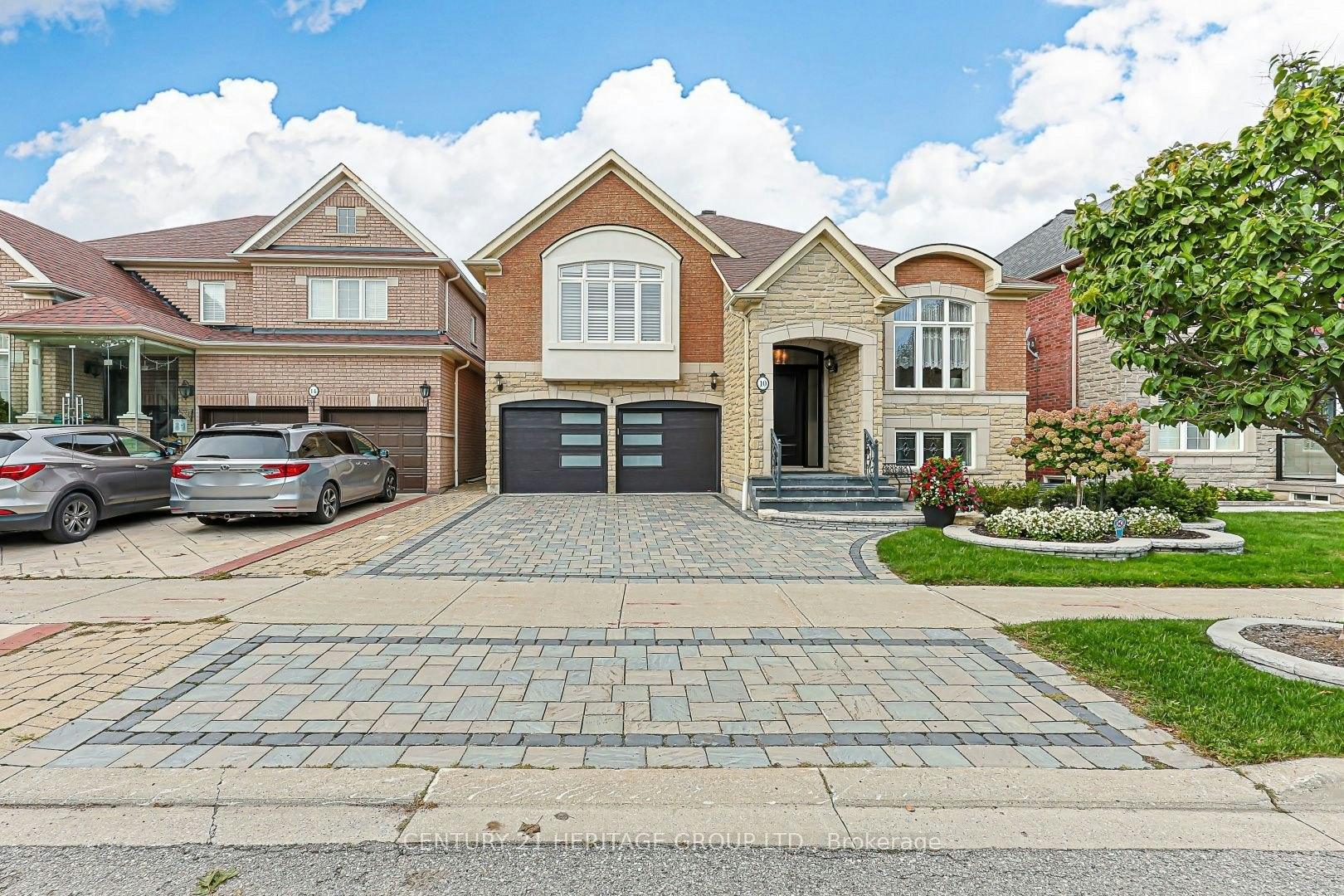 10 Weslock Crescent W, Aurora, ON, L4G 7Y9