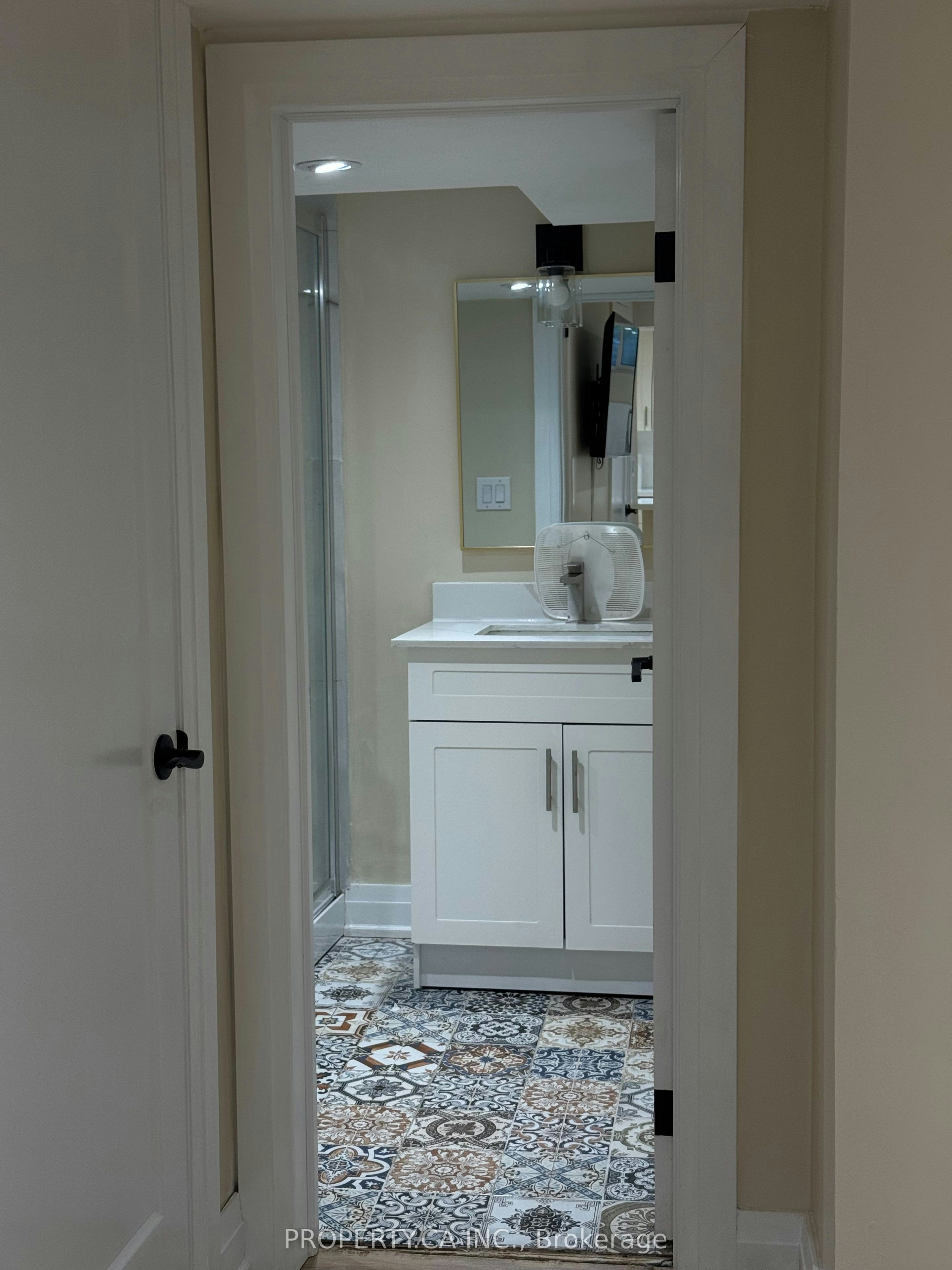 Lower-746 Leslie Valley Drive, Newmarket, ON, L3Y 7J3 - 16