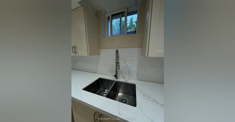 Lower-746 Leslie Valley Drive, Newmarket, ON, L3Y 7J3 - 5
