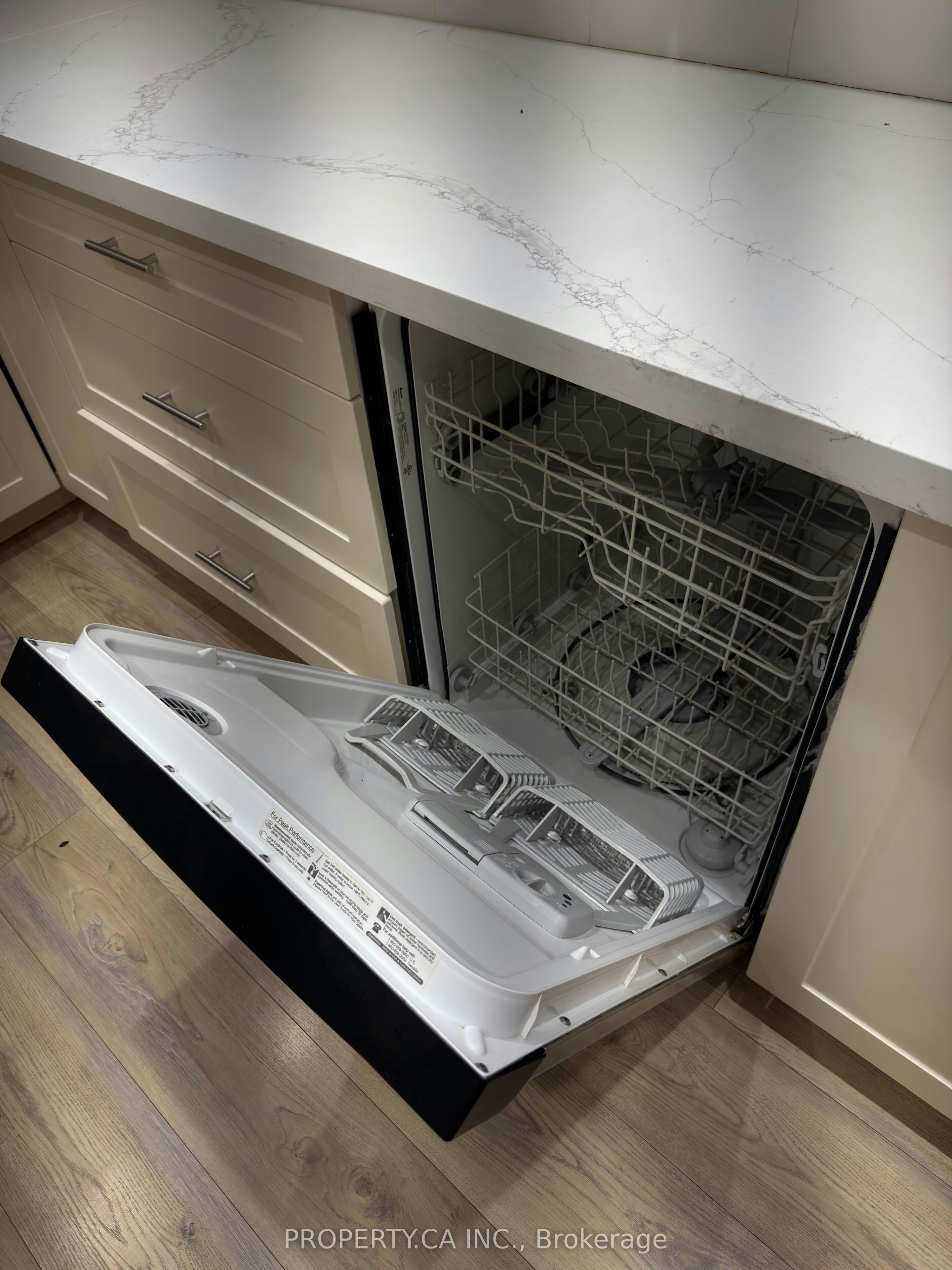 Lower-746 Leslie Valley Drive, Newmarket, ON, L3Y 7J3 - 6