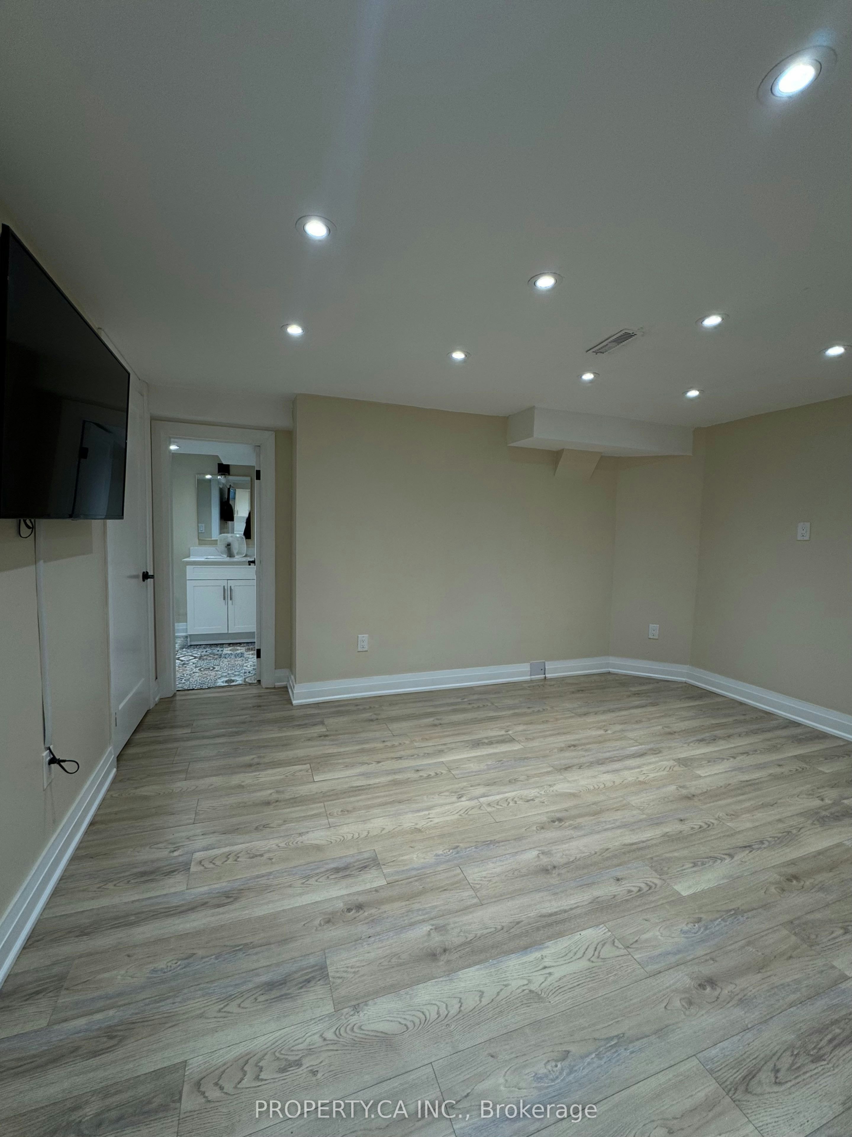 Lower-746 Leslie Valley Drive, Newmarket, ON, L3Y 7J3 - 19