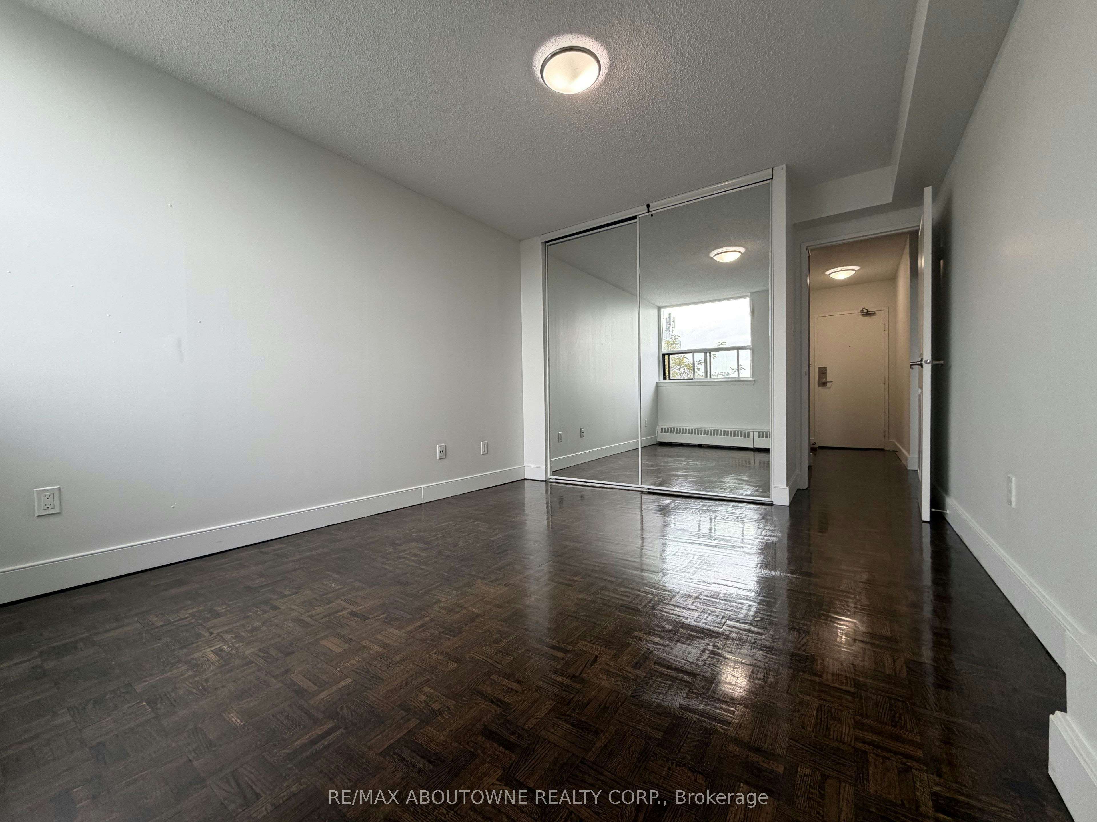515-145 Wellington Street W, Aurora, ON, L4G 2N9 - 9