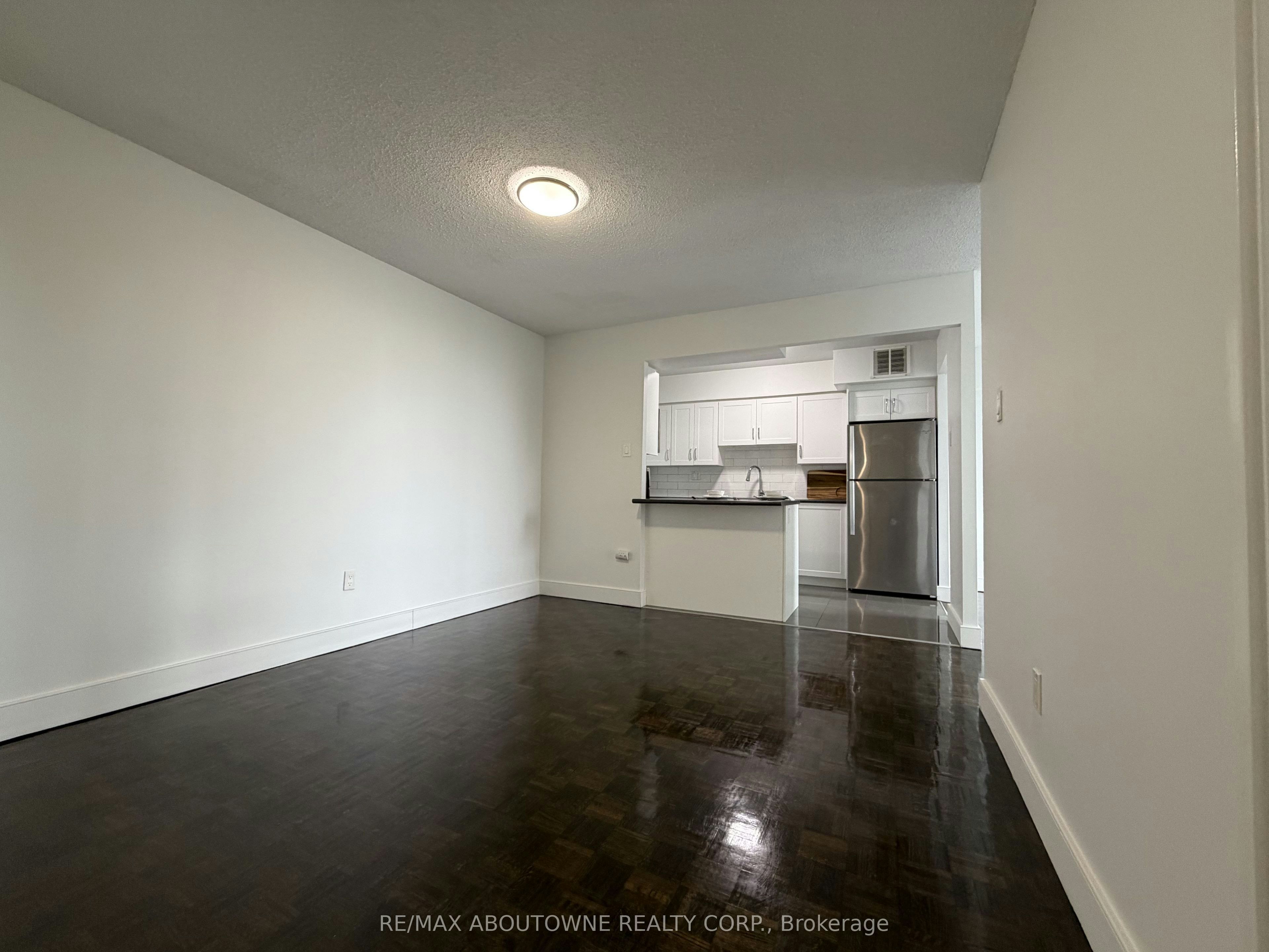 515-145 Wellington Street W, Aurora, ON, L4G 2N9 - 2