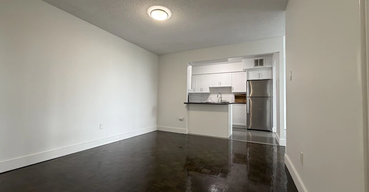 515-145 Wellington Street W, Aurora, ON, L4G 2N9 - 2