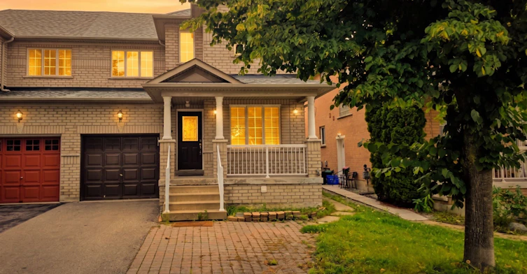 Upper-384 Flagstone Way, Newmarket, ON, L3X 2R3