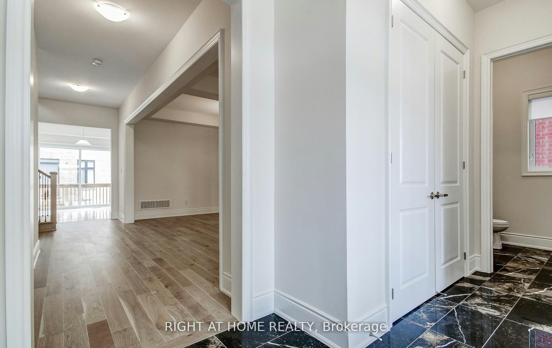 51 Lorrain Hand Crescent, Georgina, ON, L4P 0T2 - 6