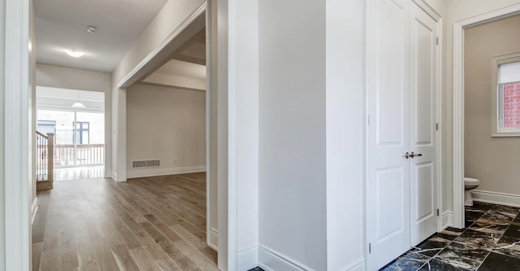 51 Lorrain Hand Crescent, Georgina, ON, L4P 0T2 - 6