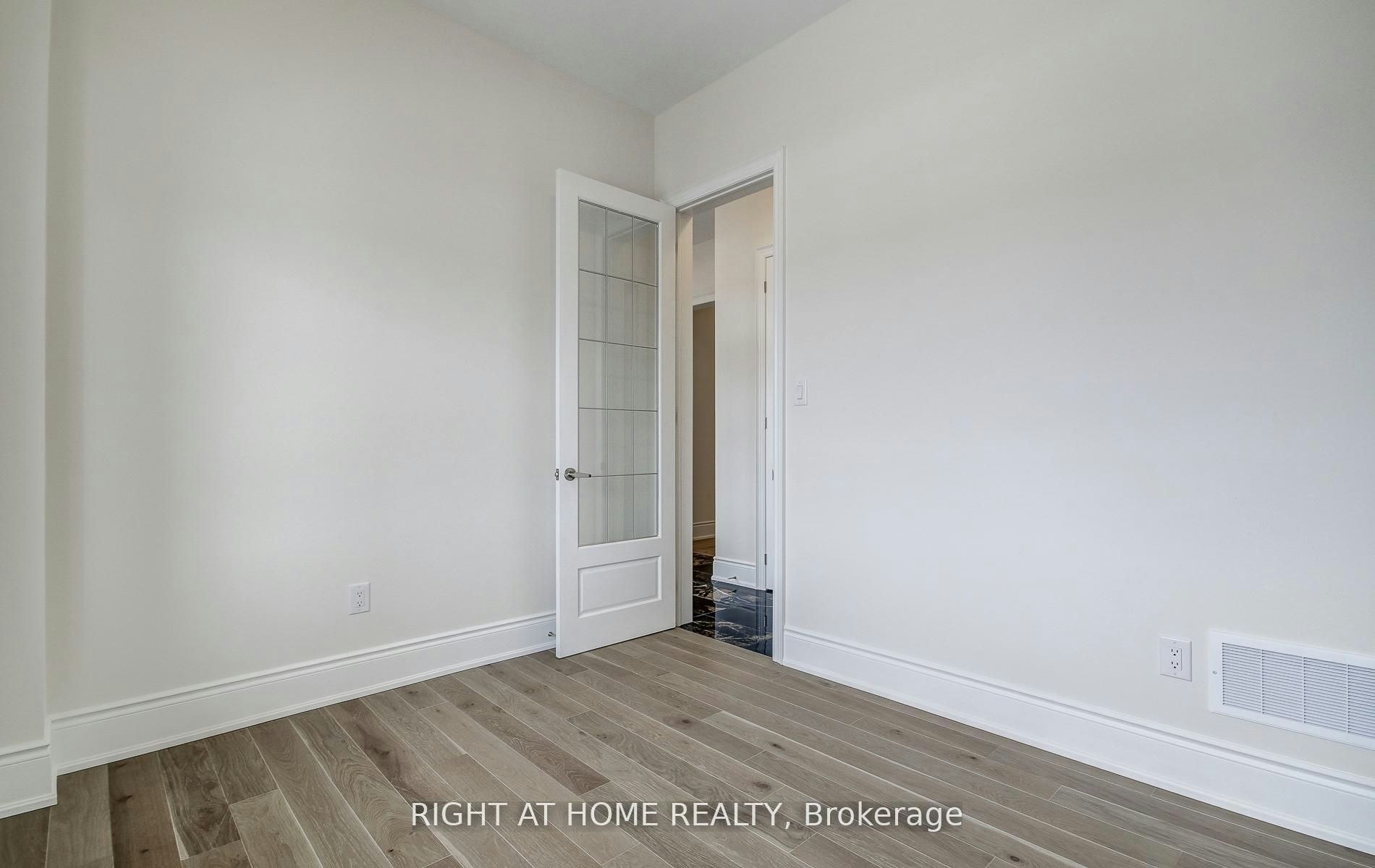 51 Lorrain Hand Crescent, Georgina, ON, L4P 0T2 - 5