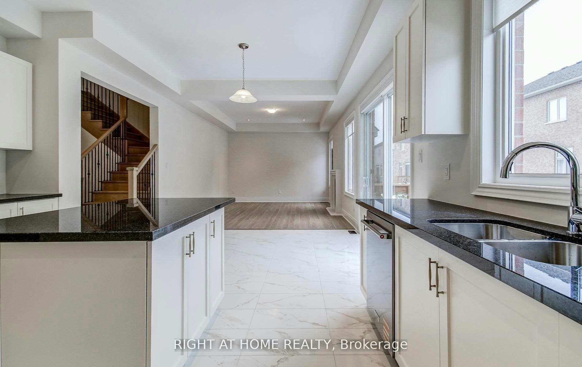 51 Lorrain Hand Crescent, Georgina, ON, L4P 0T2 - 13