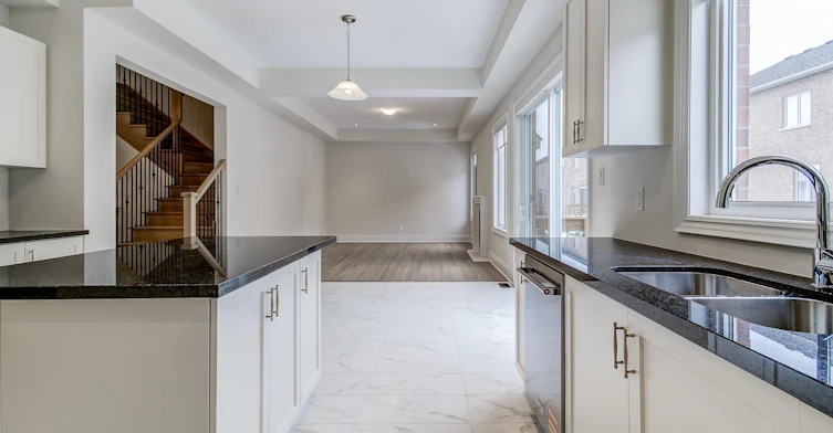 51 Lorrain Hand Crescent, Georgina, ON, L4P 0T2 - 13
