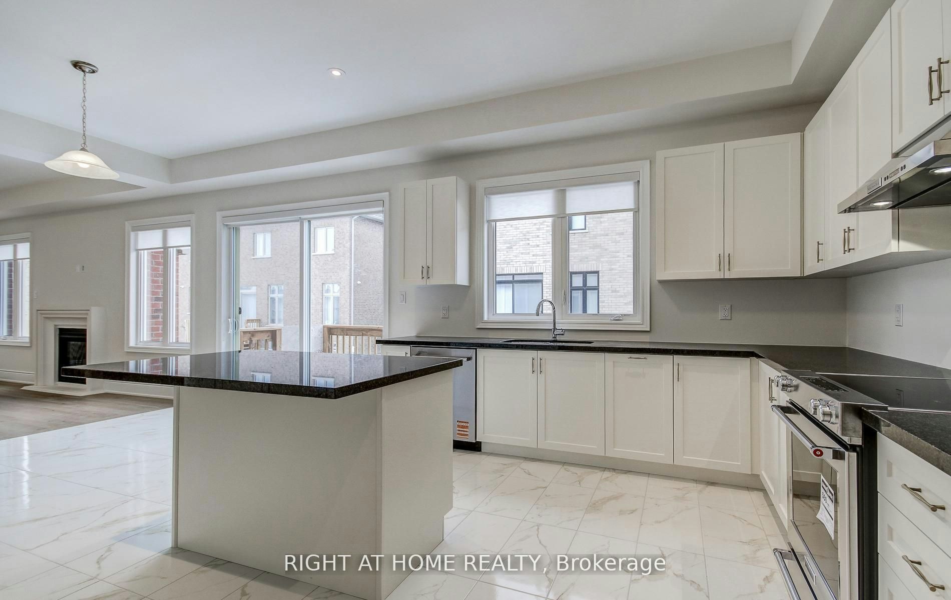 51 Lorrain Hand Crescent, Georgina, ON, L4P 0T2 - 10
