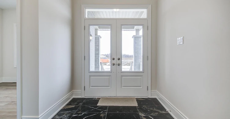 51 Lorrain Hand Crescent, Georgina, ON, L4P 0T2 - 2