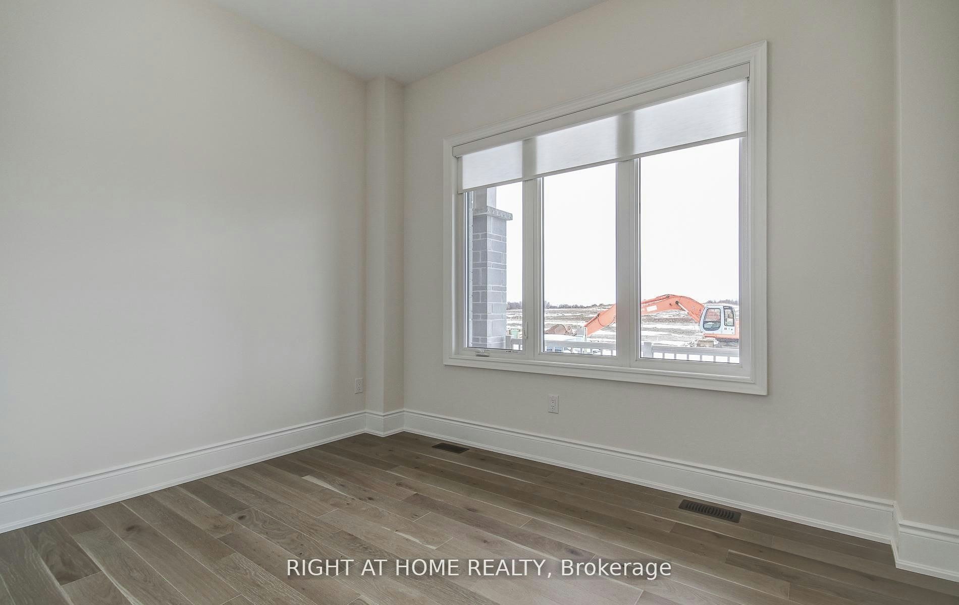 51 Lorrain Hand Crescent, Georgina, ON, L4P 0T2 - 4