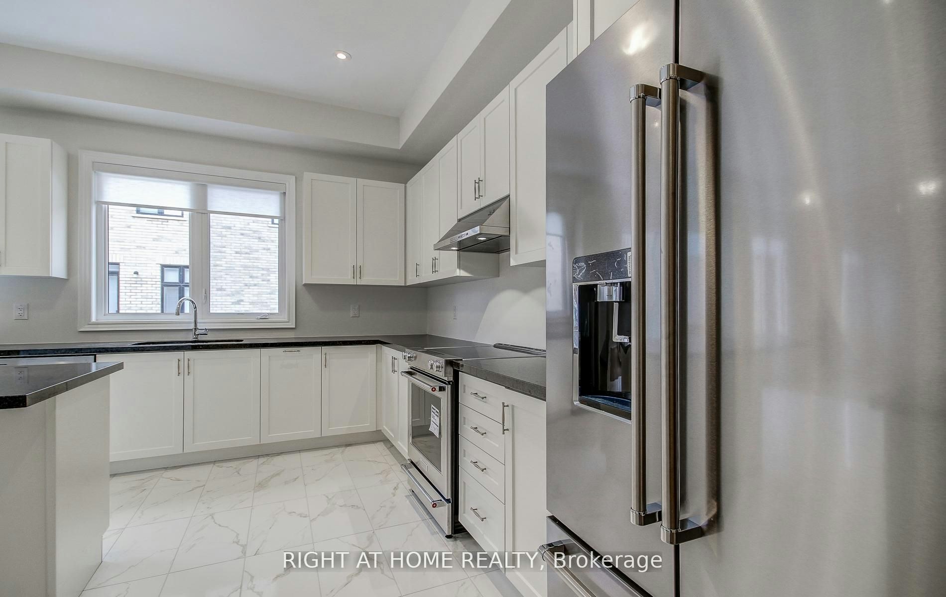 51 Lorrain Hand Crescent, Georgina, ON, L4P 0T2 - 9