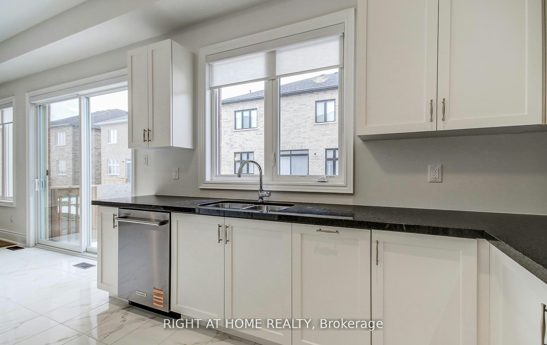 51 Lorrain Hand Crescent, Georgina, ON, L4P 0T2 - 11