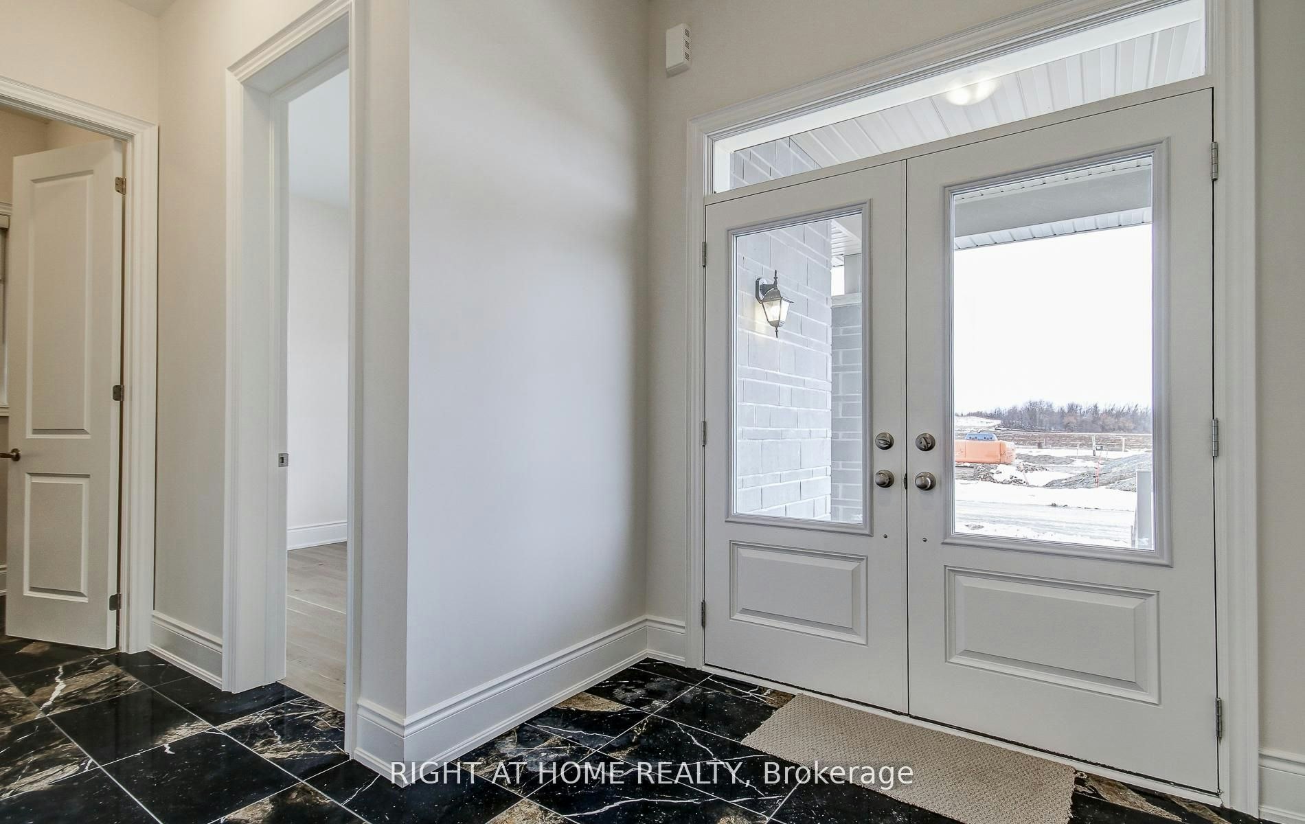 51 Lorrain Hand Crescent, Georgina, ON, L4P 0T2 - 3