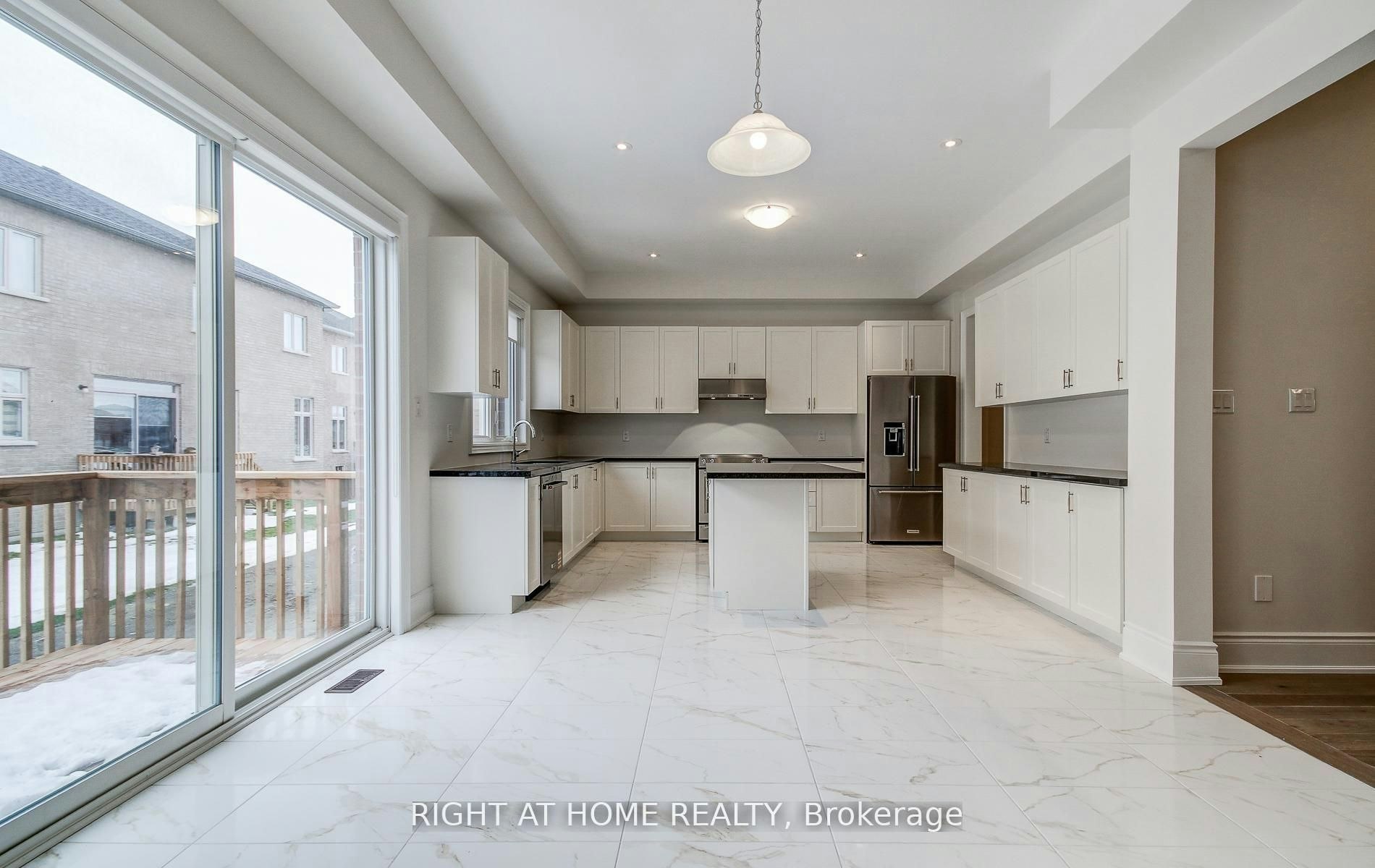 51 Lorrain Hand Crescent, Georgina, ON, L4P 0T2 - 18