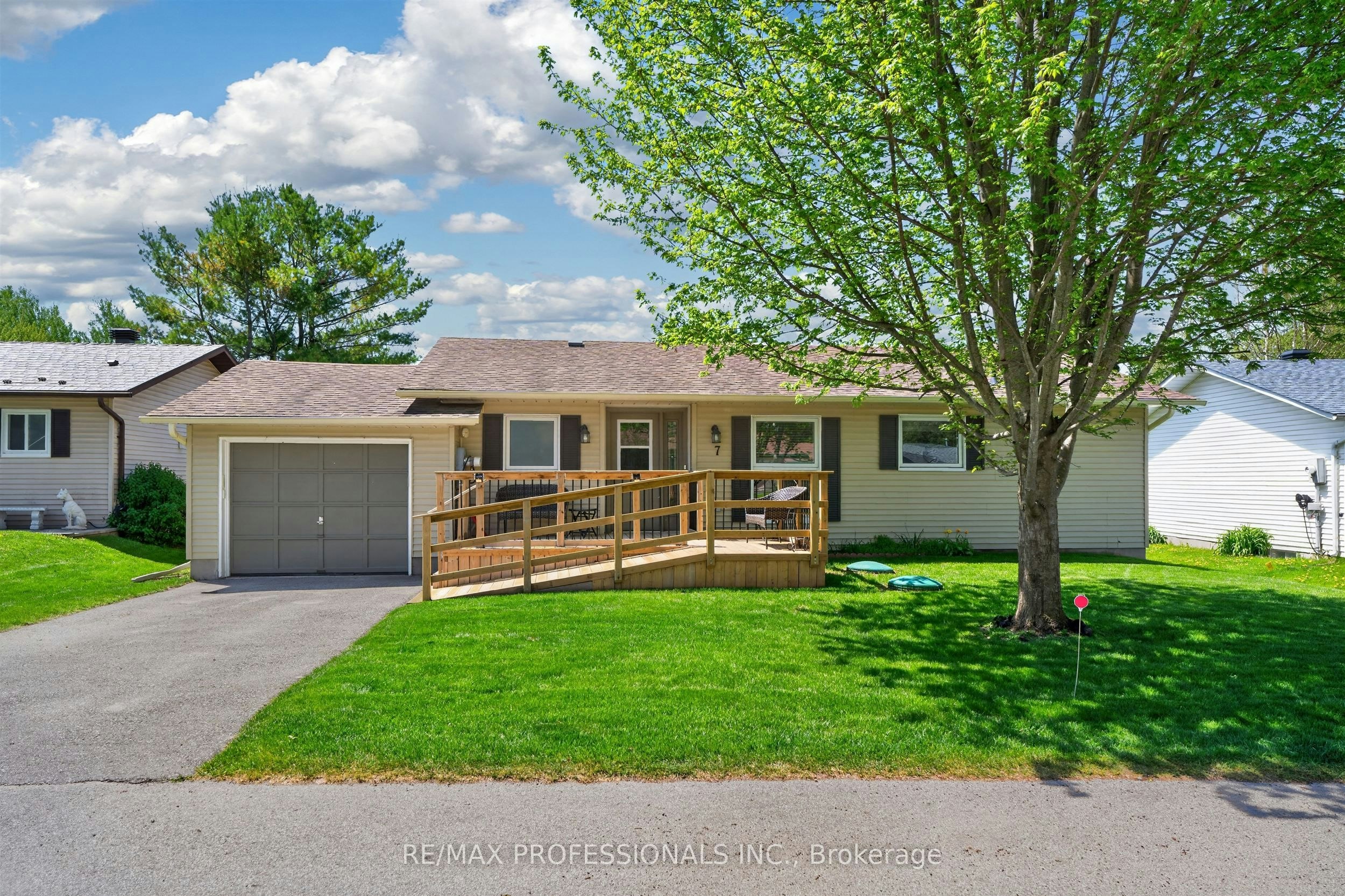 7 Tamarack Court, New Tecumseth, ON, L0G 1W0
