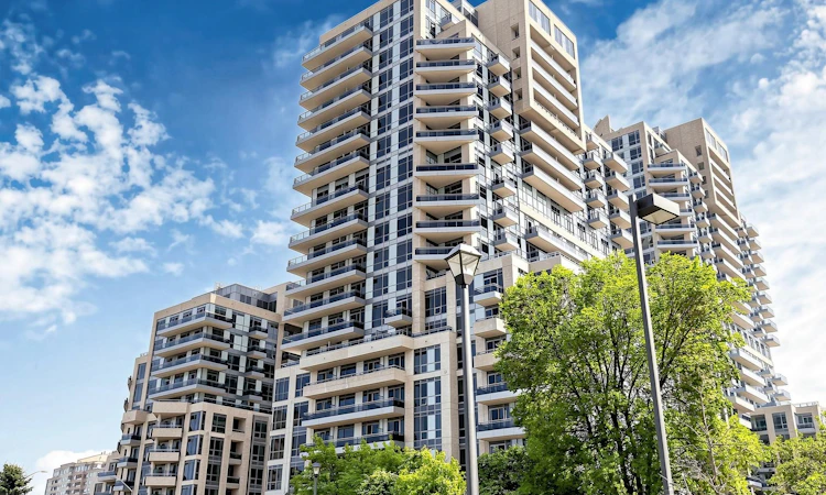 815-9205 Yonge Street