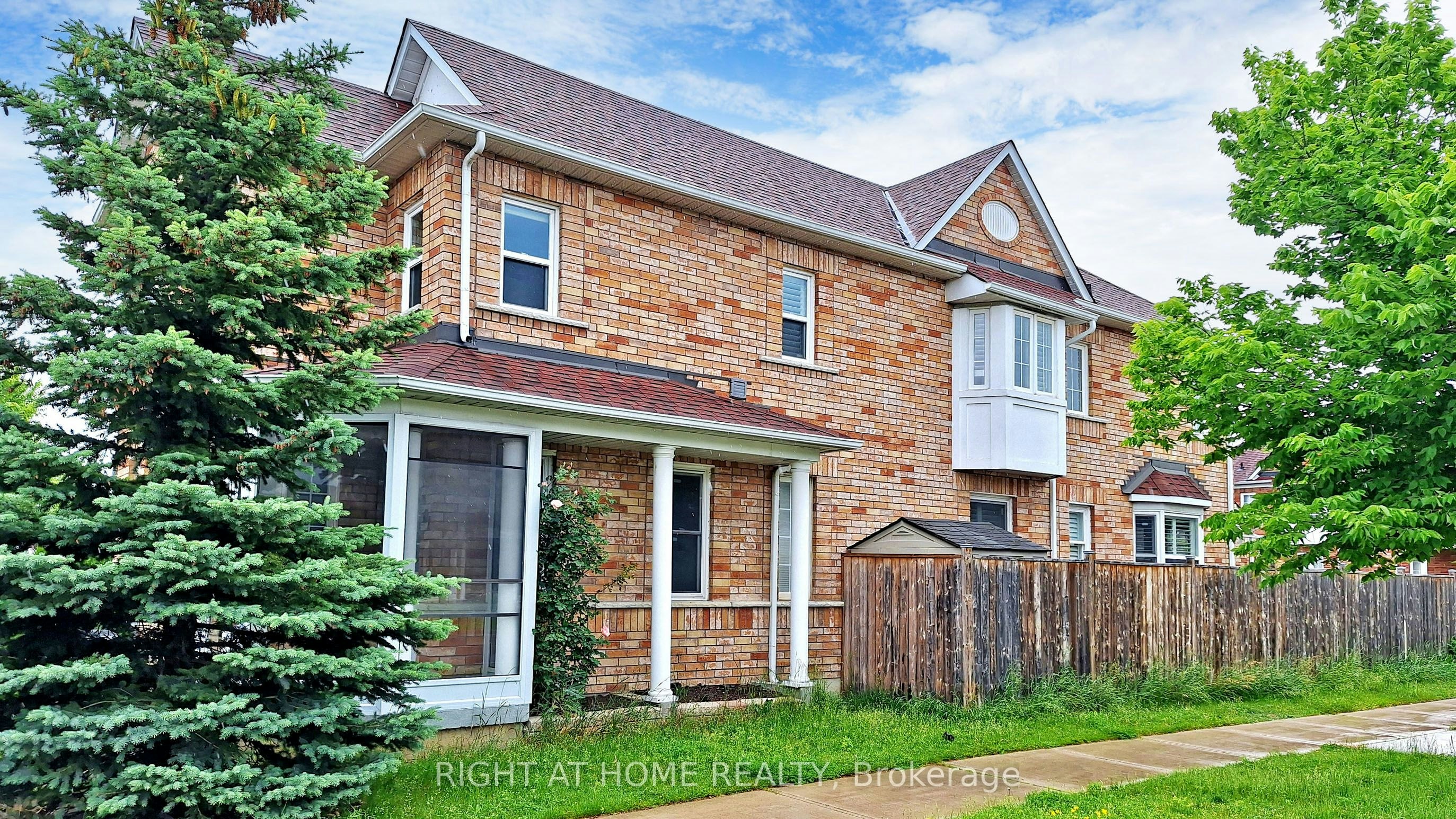 1 Ray Street, Markham, ON, L3R 5X6 - 2