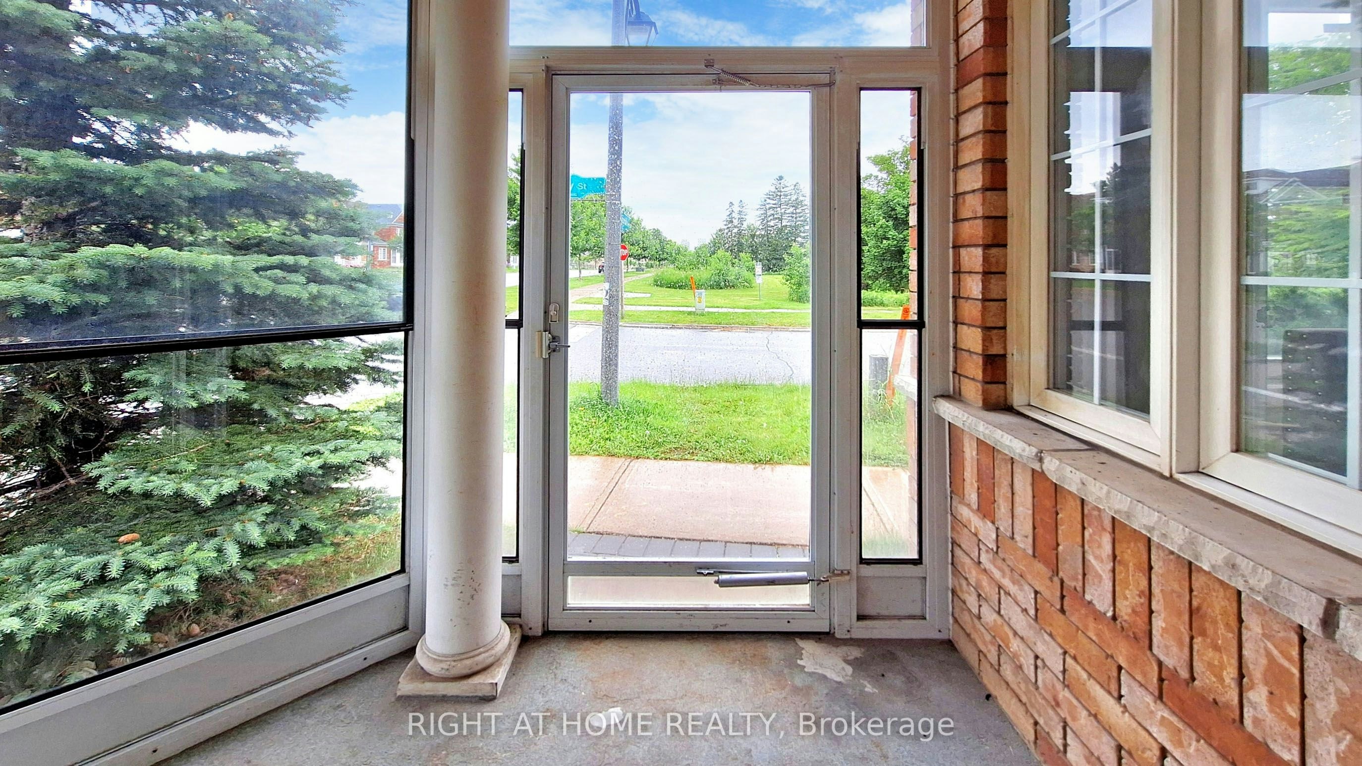 1 Ray Street, Markham, ON, L3R 5X6 - 3