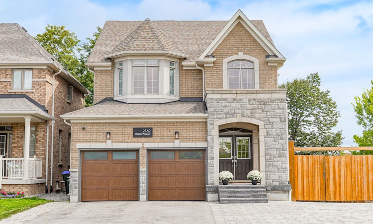 2162 Dawson Crescent