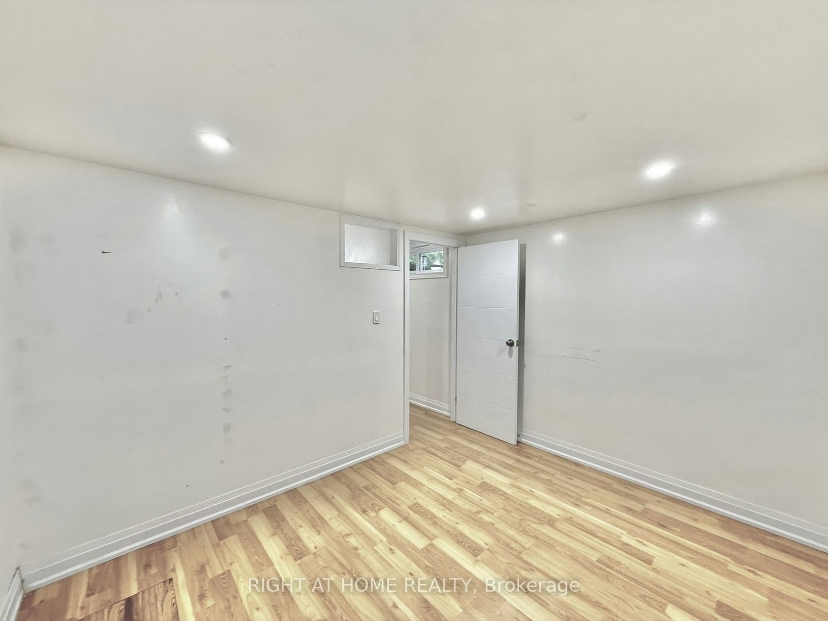 BSMT-116 Cherrywood Drive, Newmarket, ON, L3Y 2X7 - 16