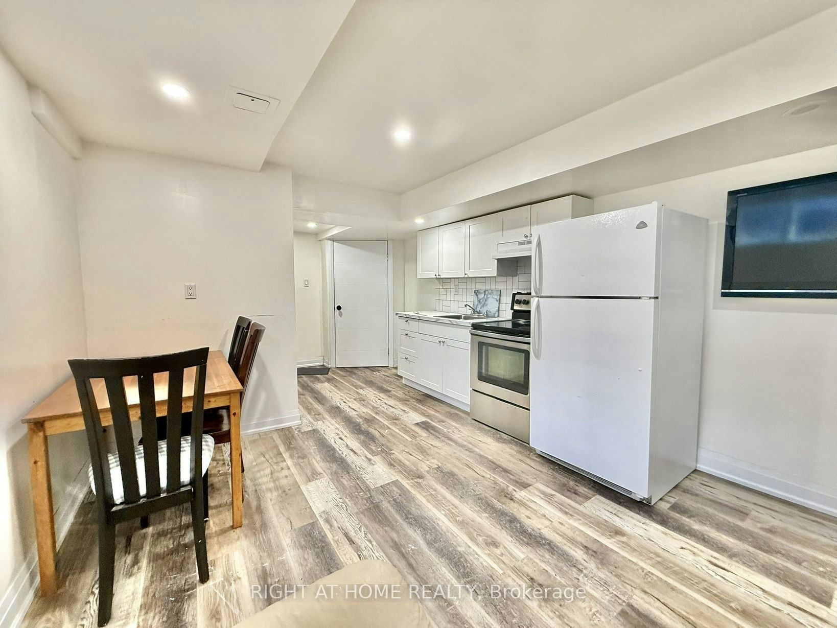 BSMT-116 Cherrywood Drive, Newmarket, ON, L3Y 2X7 - 7