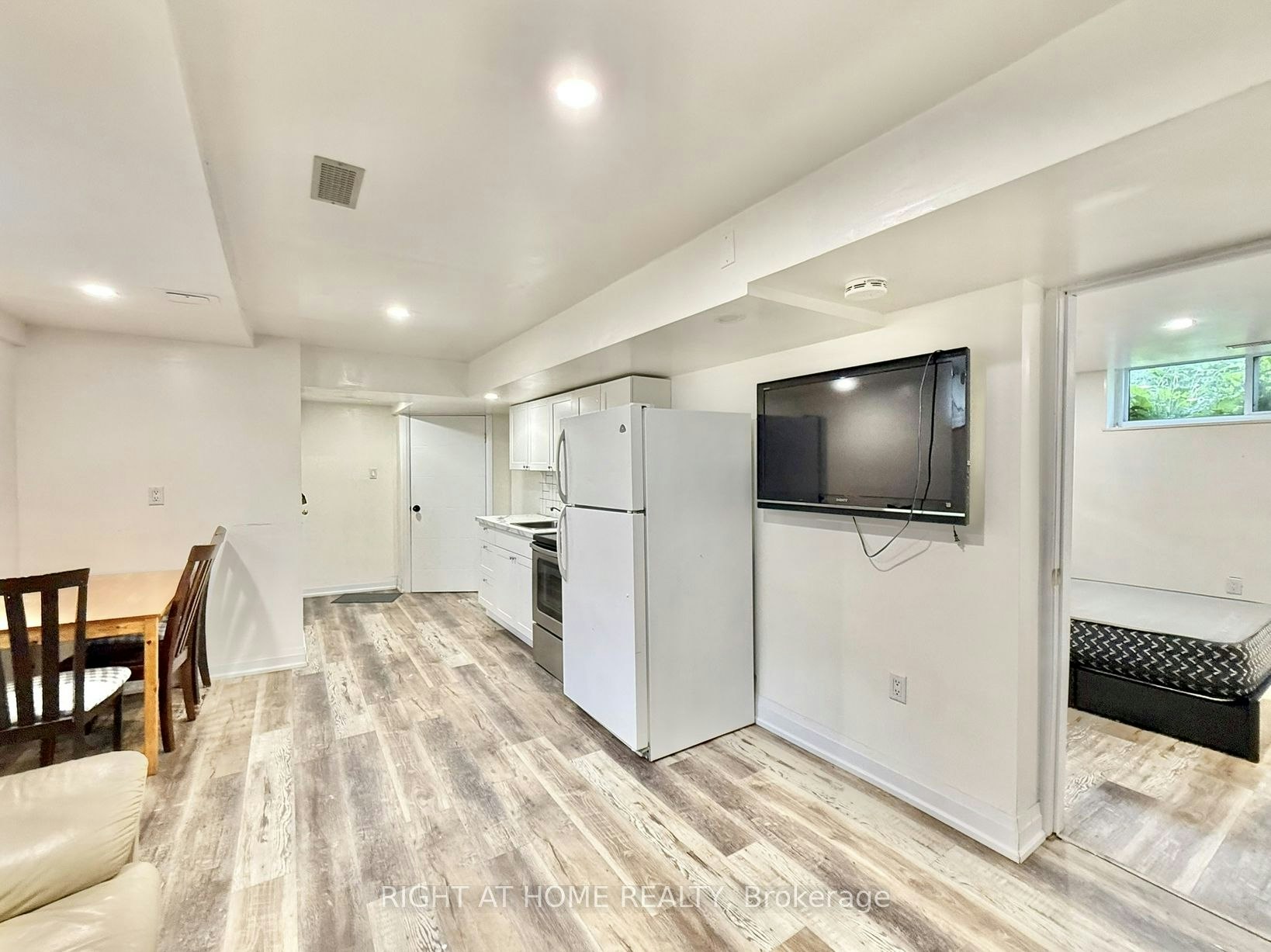BSMT-116 Cherrywood Drive, Newmarket, ON, L3Y 2X7 - 8
