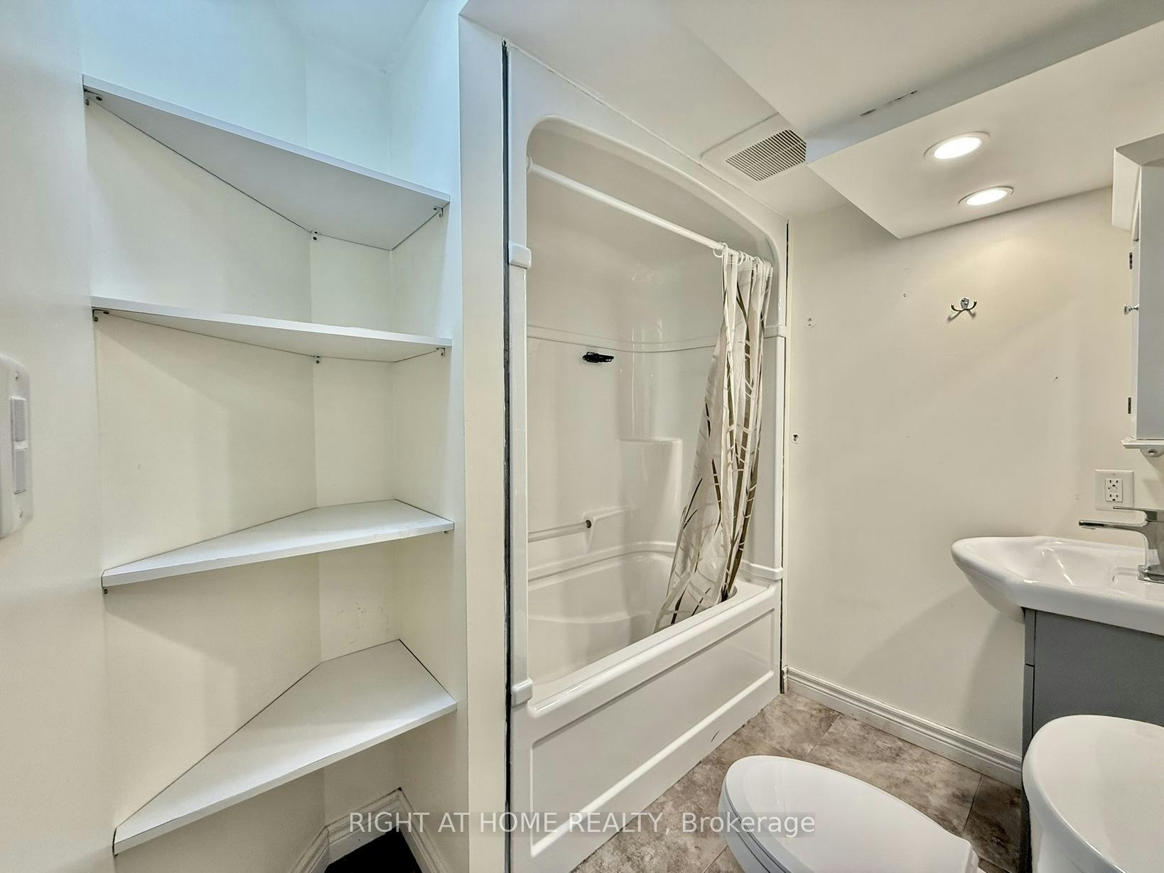 BSMT-116 Cherrywood Drive, Newmarket, ON, L3Y 2X7 - 19