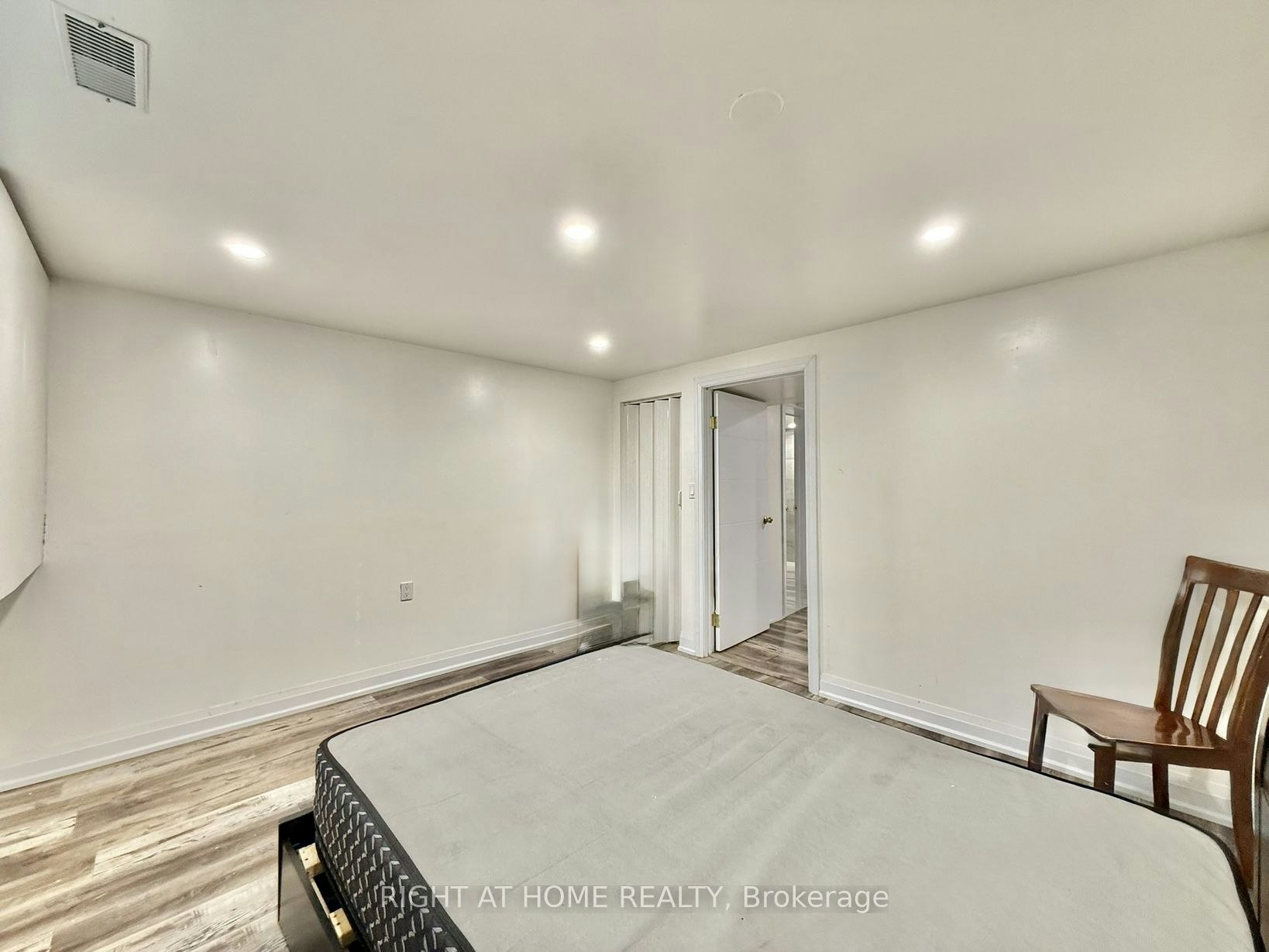 BSMT-116 Cherrywood Drive, Newmarket, ON, L3Y 2X7 - 10