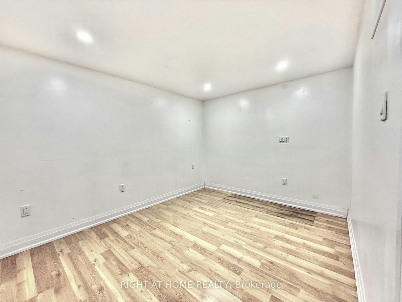 BSMT-116 Cherrywood Drive, Newmarket, ON, L3Y 2X7 - 17