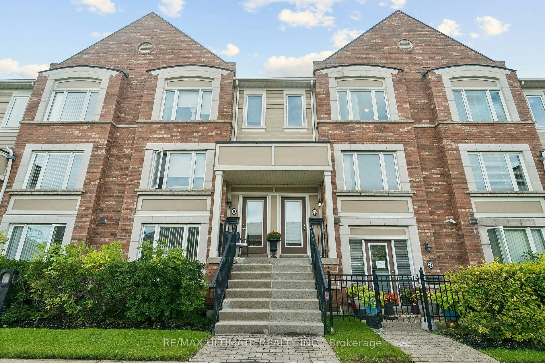 26 Walter Dove Court, Aurora, ON, L4G 0S8