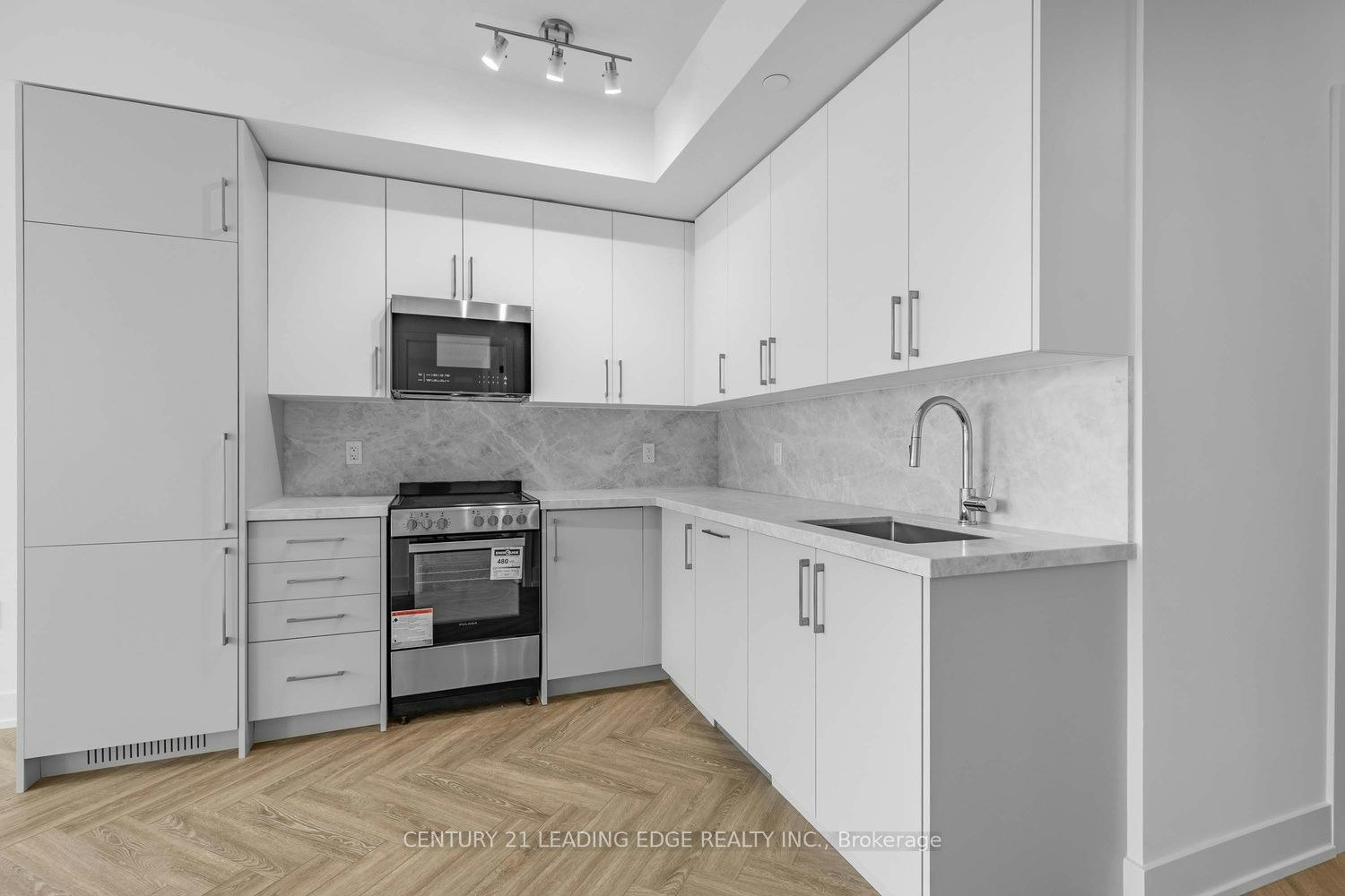 214-2075 King Road, King, ON, L7B 0R6 - 10