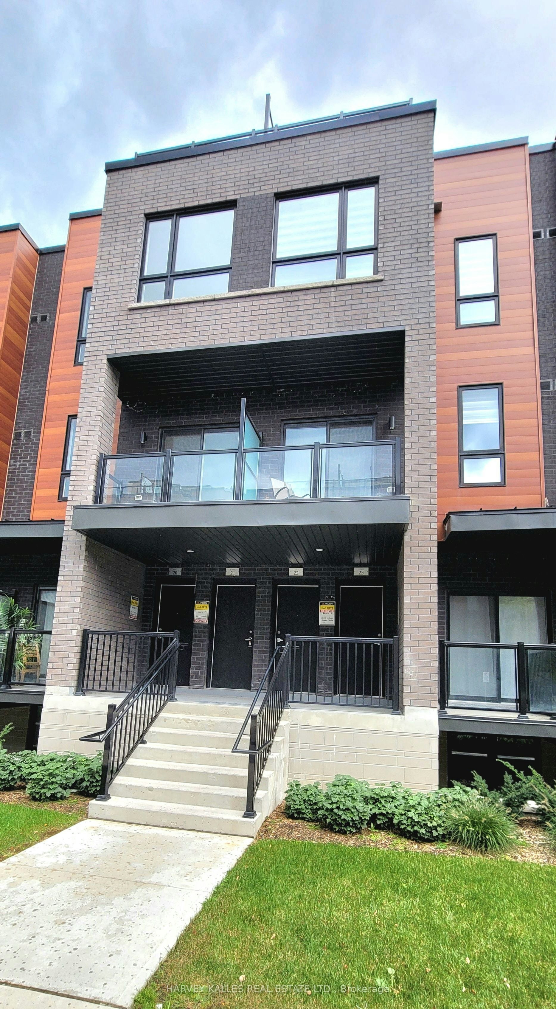 21-17 Lytham Green Circle, Newmarket, ON, L3Y 0H4