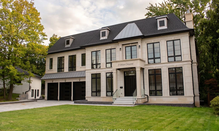 15 Orlon Crescent