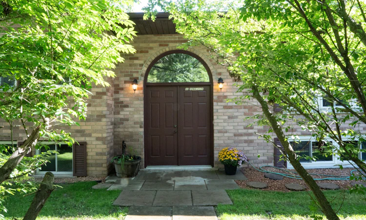 46 Donaldson Road E