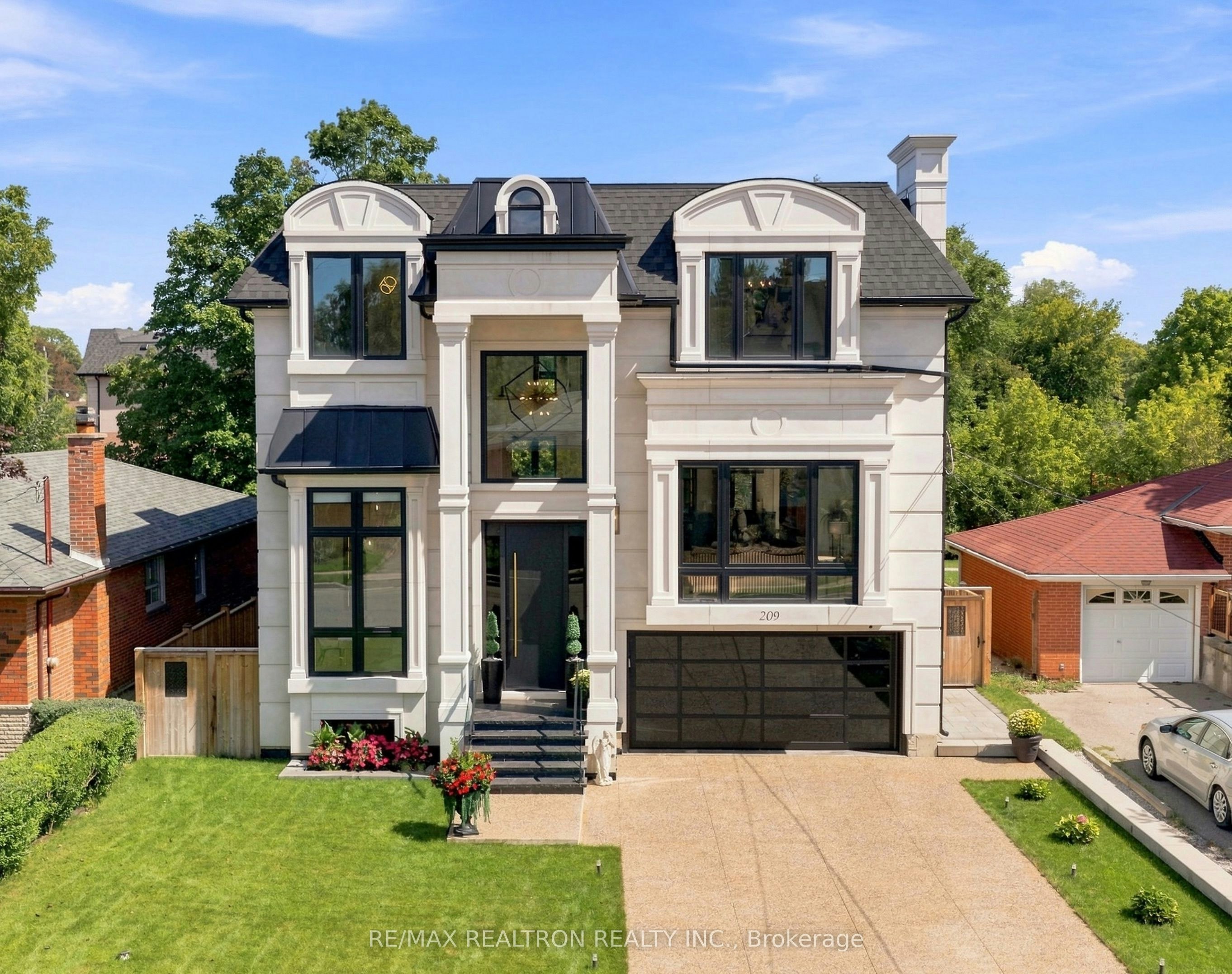 209 Sussex Avenue, Richmond Hill, ON, L4C 2G3
