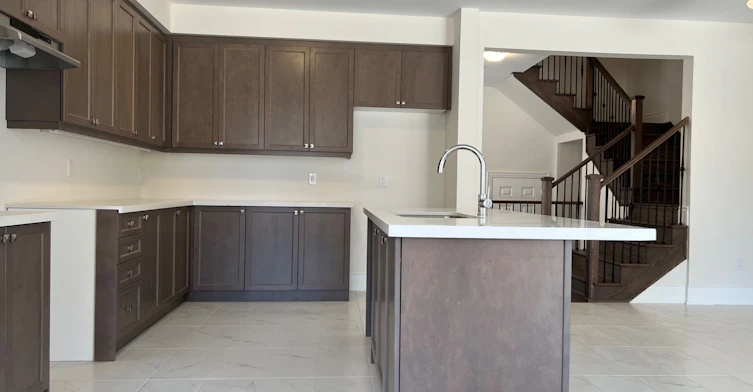 155 Silk Twist Drive, East Gwillimbury, ON, L9N 1E2 - 5