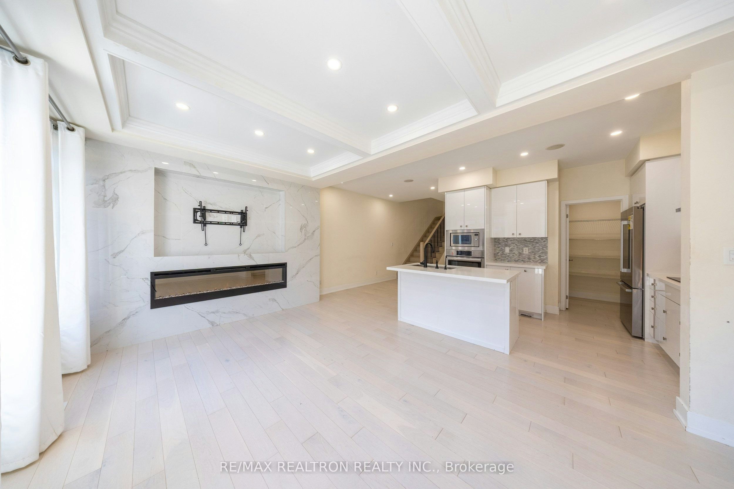 31 Fallharvest Way, Whitchurch-Stouffville, ON, L4A 4V8 - 12