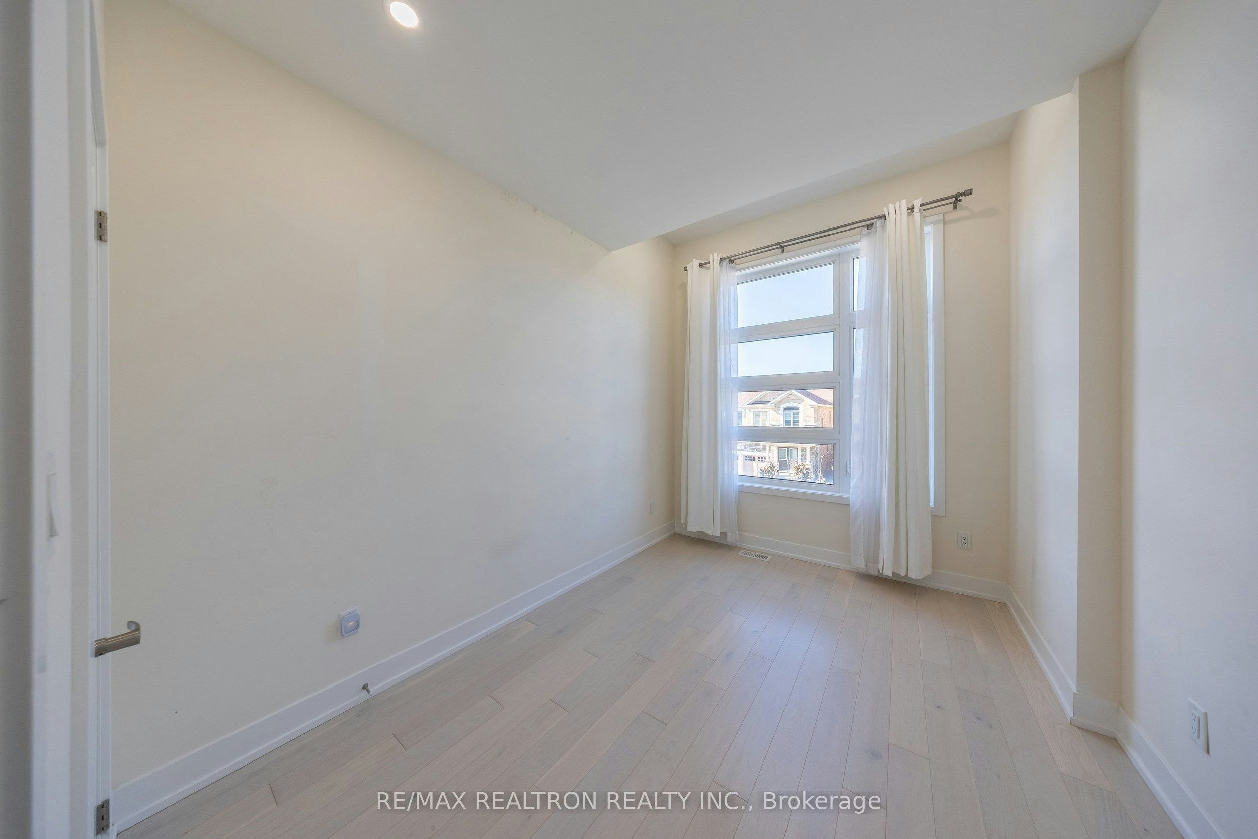 31 Fallharvest Way, Whitchurch-Stouffville, ON, L4A 4V8 - 19