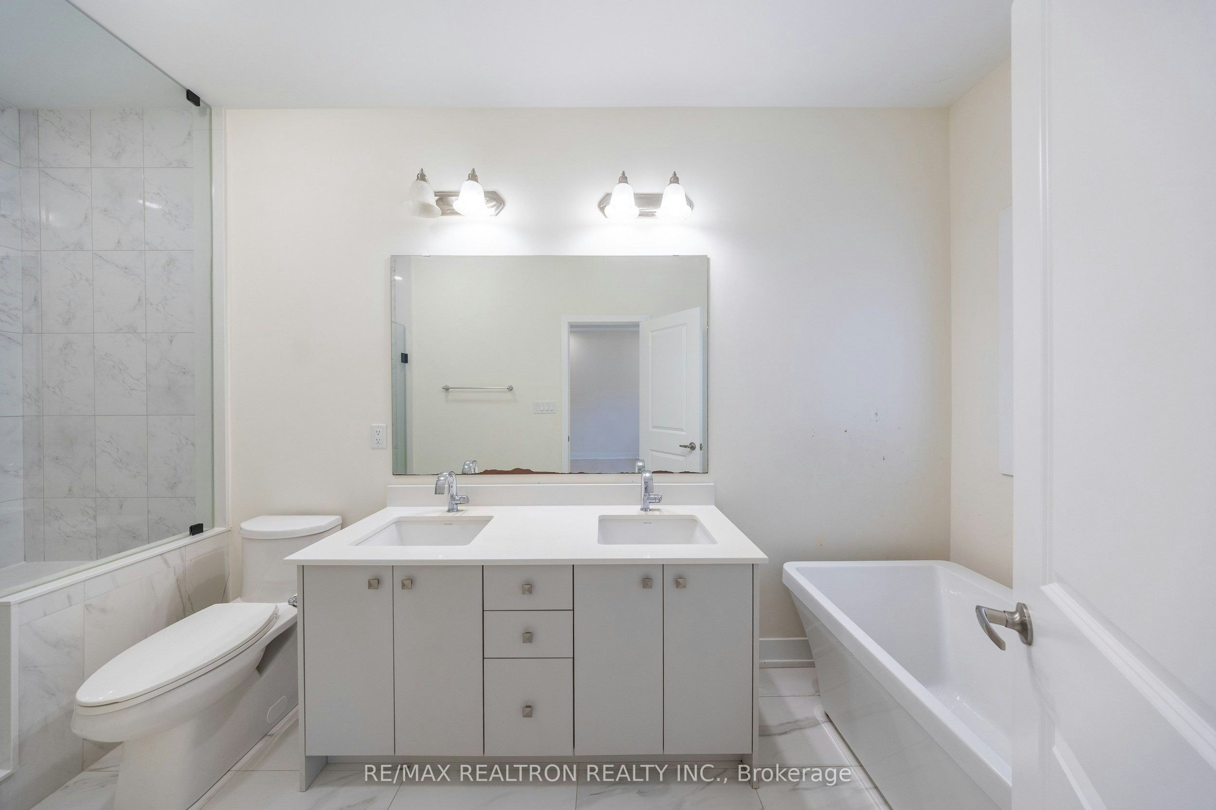 31 Fallharvest Way, Whitchurch-Stouffville, ON, L4A 4V8 - 30