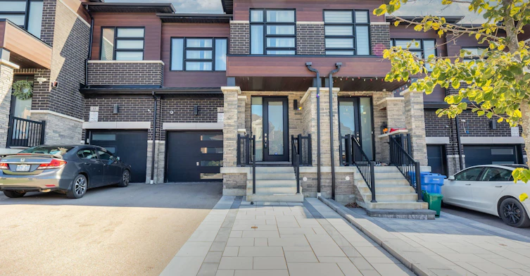 31 Fallharvest Way, Whitchurch-Stouffville, ON, L4A 4V8 - 2