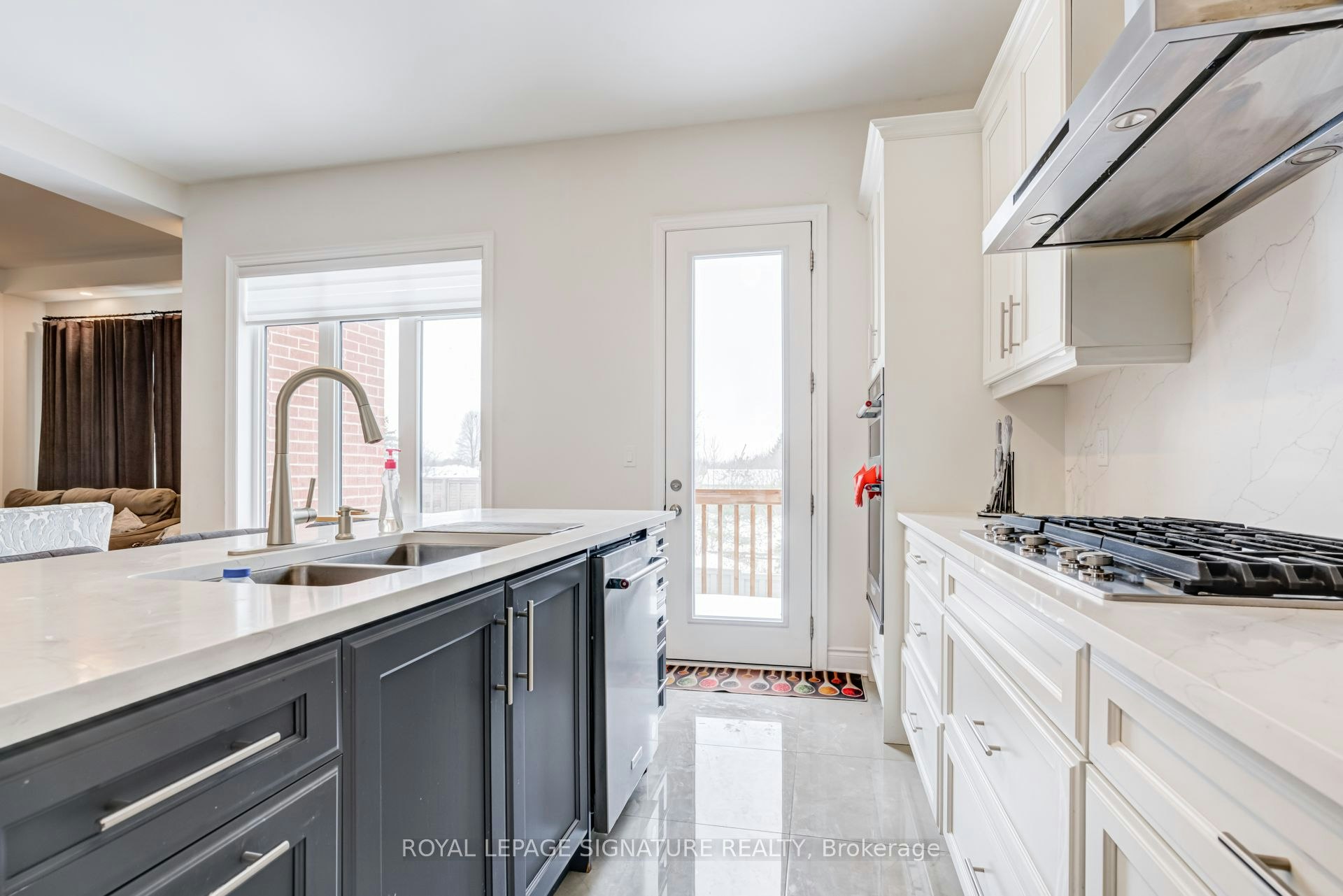 71 Maple Fields Circle, Aurora, ON, L4G 3X6 - 10