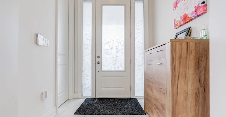 71 Maple Fields Circle, Aurora, ON, L4G 3X6 - 2