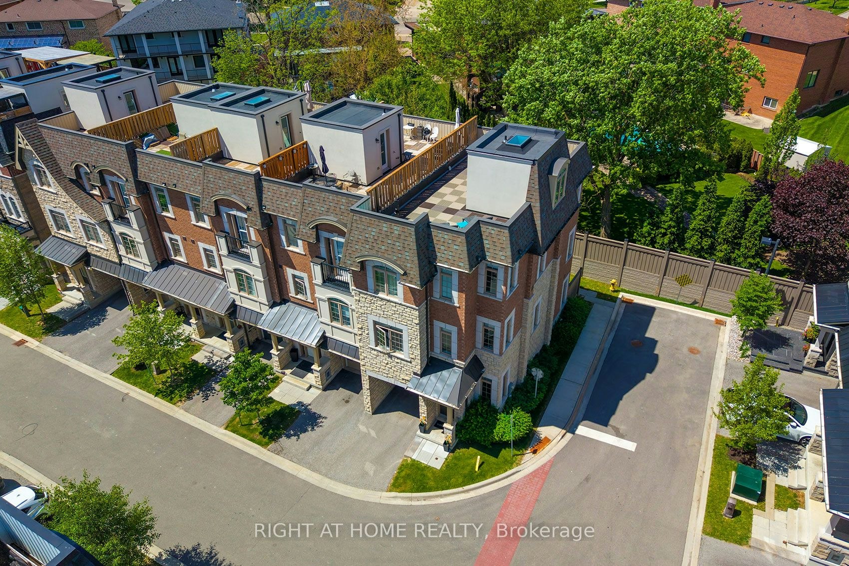 2 Queen Mary Court, Vaughan, ON, L4L 0H9