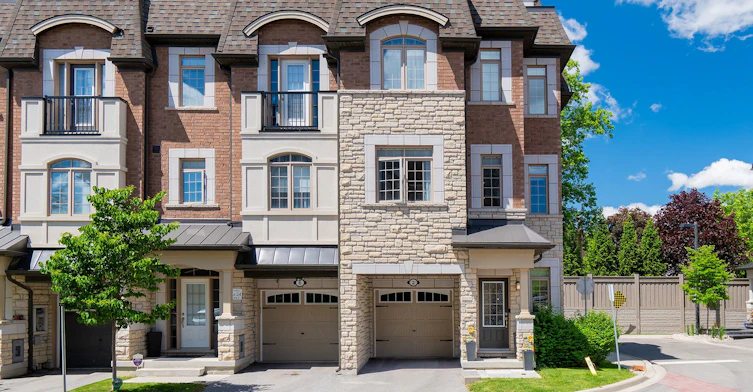 2 Queen Mary Court, Vaughan, ON, L4L 0H9 - 8