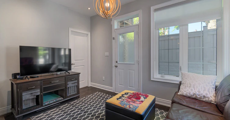 2 Queen Mary Court, Vaughan, ON, L4L 0H9 - 4