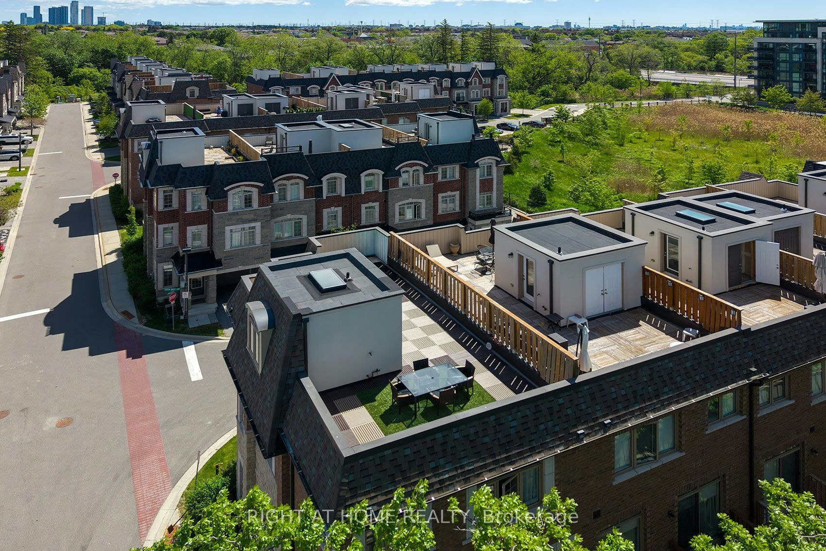 2 Queen Mary Court, Vaughan, ON, L4L 0H9 - 9